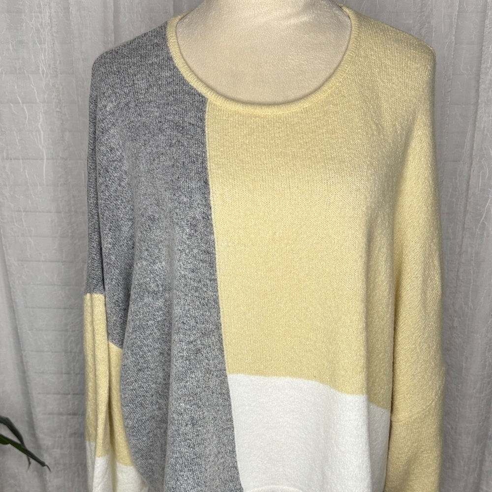 Vici Multicolor Crew Neck Sweater - Gray, Yellow, and White